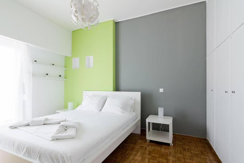 Sunlit 2Br Oasis In Metaxourghio 3Min From Metro Lägenhet Aten Exteriör bild