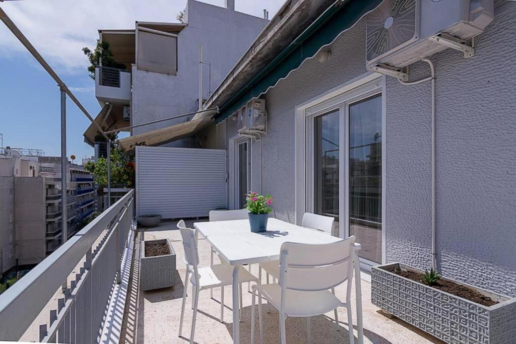 Sunlit 2Br Oasis In Metaxourghio 3Min From Metro Lägenhet Aten Exteriör bild