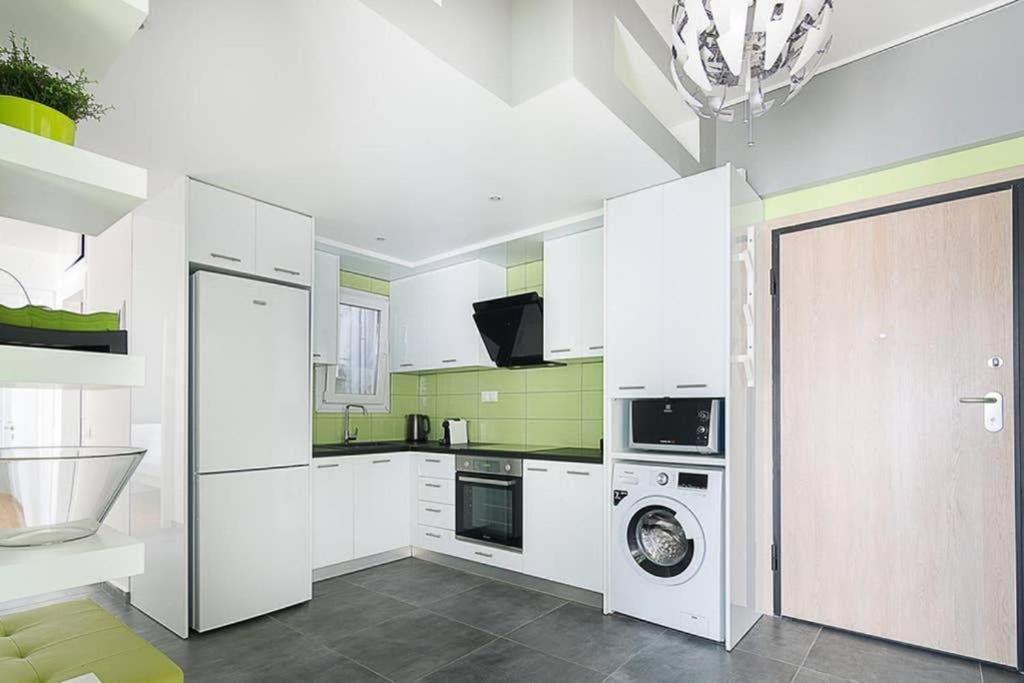 Sunlit 2Br Oasis In Metaxourghio 3Min From Metro Lägenhet Aten Exteriör bild
