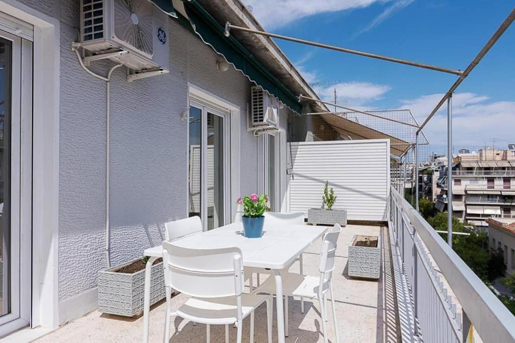 Sunlit 2Br Oasis In Metaxourghio 3Min From Metro Lägenhet Aten Exteriör bild